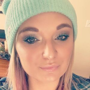 Meet your Posher, Alicia